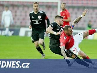 Penalta, která nebyla. Třinečtí fotbalisté se zlobí, že je poškodil rozhodčí