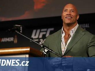 Rocku, jsi s námi? Zápasníky z UFC nutí nosit boty slavného herce. Bez odměny