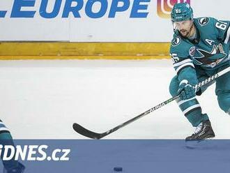 Starý dobrý Karlsson, pomohl balet. Může být nejlepším obráncem NHL, říká spoluhráč