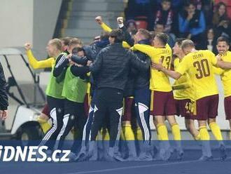 Plzeň - Sparta 0:1, první prohra lídra, rozhodl Pavelka. Chorý unikl vyloučení