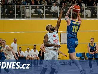 Léčba koučem Bujanem přinesla basketbalistům Olomoucka první výhru. Nečekanou