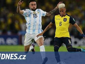 Ekvádorští fotbalisté se radují, jejich start na MS arbitráž posvětila