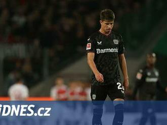 Leverkusen porazil Kolín nad Rýnem, Hložek střídal. Král asistoval při výhře Schalke