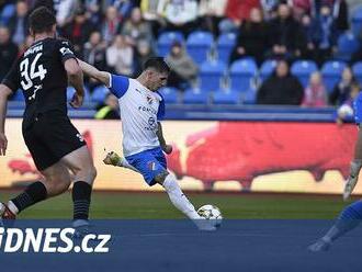 Ostrava - Bohemians 4:1, třetí výhra doma pod Hapalem, řádil Plavšič