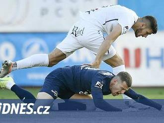 Hradec - Slovácko 1:2, tvrdé zákroky vyřadily tři hráče, hosté se mstili obratem