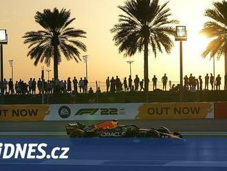 Šampion Verstappen byl nejrychlejší v trénincích na finále sezony F1 v Abú Zabí