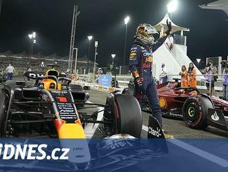 Kvalifikaci F1 v Abú Zabí vládl Red Bull, za ním má oba vozy Ferrari