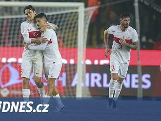 Turecko - Česko 2:1, poslední zápas roku fotbalistům nevyšel, gól dal jen Černý