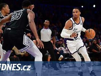 Lakers dál válí i bez Jamese, Thomson z Golden State předvedl trojkovou parádu