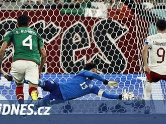 ONLINE: Mexiko - Polsko 0:0, Szczesny reflexivně vytahuje Martinovu hlavičku