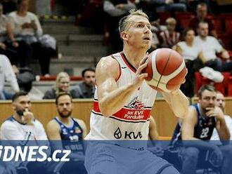 Pardubičtí basketbalisté deklasovali Hradec. Vyoral má opět triple double