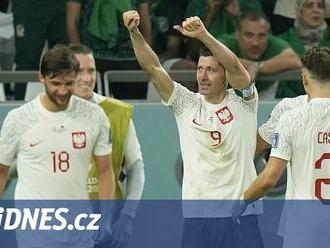 Polsko - Saúdská Arábie 2:0, rozhodl produktivní Lewandowski i Szczesného výkon