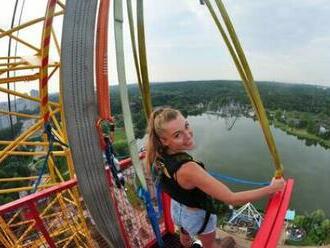 Extrémny bungee jumping z 90 m v poľskom Chorzówe