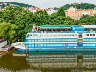 Centrum Prahy: Netradičný pobyt priamo na Vltave v kajute Botelu Vodník *** s raňajkami formou bufetu