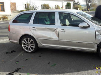 Ve Velkém Boru se střetla motorka a osobní auto. Jedna osoba je v péči ZZS. Hasiči zlikvidovali…