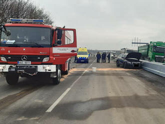 Jednotka ze stanice Louny vyjela k dopravní nehodě osobního auta a kamionu u Loun. Hasiči provedli…