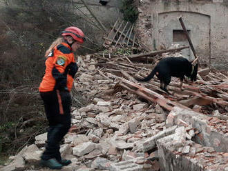 K destrukci stodoly na Kolínsku vyjel i Záchranný útvar, zasahovali také kynologové