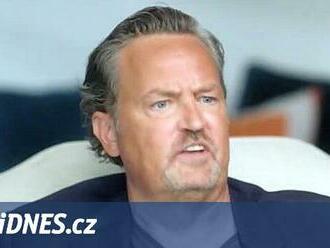 Jsem starý narkoman zahnaný do kouta, přiznal Matthew Perry z Přátel