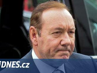 Kevin Spacey čelí v Británii dalším obviněním ze sexuálních napadení mužů