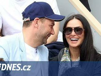 Herečka Demi Moore se rozešla se švýcarským šéfkuchařem mladším o 13 let