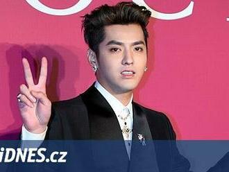 Dívčí idol Kris Wu z boybandu EXO byl odsouzen k 13 letům za znásilnění