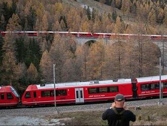 Ve Švýcarsku padl rekord. Pod Alpami se projel nejdelší osobní vlak na světě