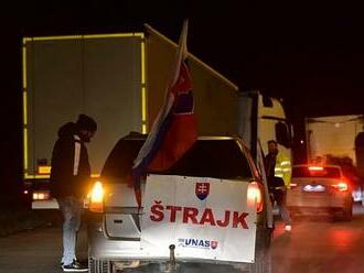 Slovenští dopravci ukončili protest u hranic s Českem. Provoz zůstal plynulý