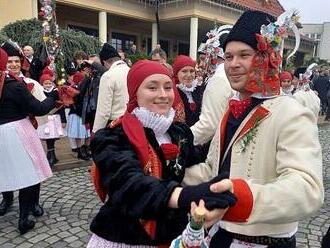 FOTO: Martinské hody v Buchlovicích. To byla krojovaná krása, zpěv i tanec