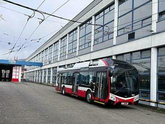 Seznamte se: V Brně dokončují první nový trolejbus, jmenuje se Mario