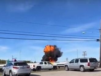 Obrovská DRÁMA na leteckej šou: Bombardér sa ZRAZIL so stíhačkou + VIDEO