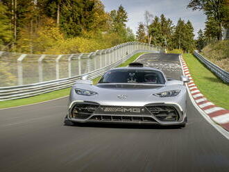 Je to tam! Mercedes-AMG One stanovil nový rekord na Nürburgringu, průběh však nešel dle představ