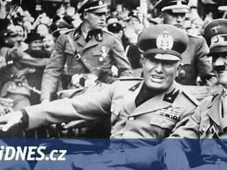 Před 100 lety se vedle sebe v novinách poprvé ocitli Mussolini a Hitler