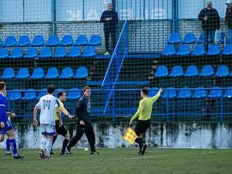 Opilý divák se sápal po brankářovi. Je to blbec, shodli se po derby soupeři