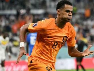 Senegal 0-2 Netherlands: Late goals give Dutch victory in World Cup opener