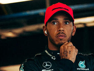 Lewis Hamilton se sám znovu usvědčil ze lži, tentokrát ho to zřejmě i bude něco stát