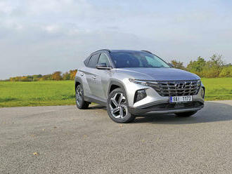 Tucson hybrid: Hyundai na velkých kolech jezdí úsporně