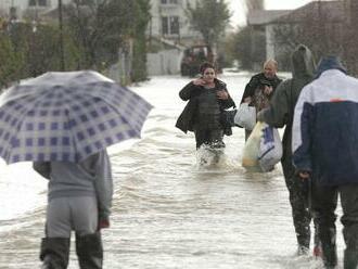 Záplavy na Balkáne si vyžiadali šesť obetí a spôsobili veľké škody