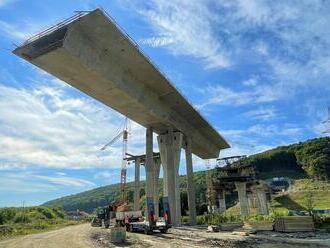 Slovensku hrozí veľká blamáž a nával kamiónov. Štát reaguje, výstavbu R4 do Poľska chce urýchliť