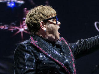 Elton John se s Británií rozloučí na Glastonbury