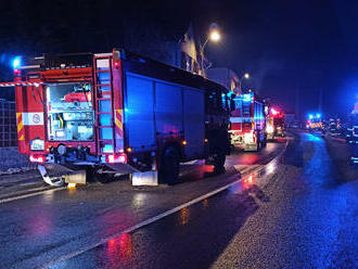 Při požáru rodinného domu v Železném Brodě zemřel člověk, hasiči ho nalezli uvnitř