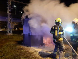 Na vlakovém nádraží v Kolíně zasahovali hasiči u požáru zařízení na ohřev výhybek poblíž slepé koleje