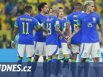 Kamerun - Brazílie 1:0, favorit hrál s béčkem, porážka mu prvenství nevzala