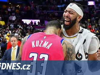 Davisův víkend za 99 bodů povznáší Lakers. Zato Spurs se topí