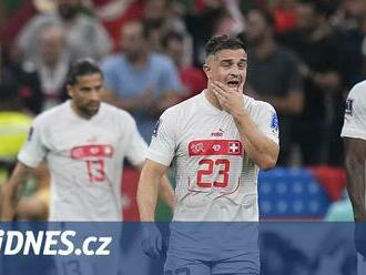 Švýcaři musí kousat největší výprask v historii. Na místě je omluva, hlesl Shaqiri