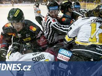 ONLINE: Vítězná série Sparty končí. Liberec drtí Kladno s Jágrem, Pardubice ztrácí