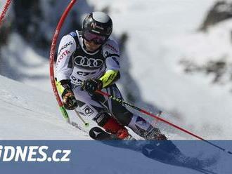 Krýzlovi pomáhali z trati záchranáři, obří slalom rozjel nejlépe Kranjec