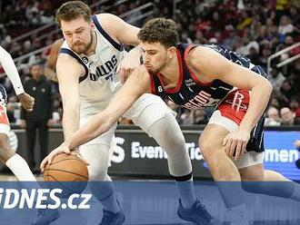 Dončič v NBA nasázel 50 bodů a pomohl Dallasu k výhře v Houstonu