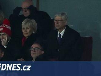 Wenger po letech na Arsenalu. Ať chodí častěji, přeje si kouč