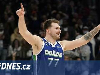 60, 21, 10. V NBA řádí slovinské monstrum Dončič. Po demolici žádal pivo