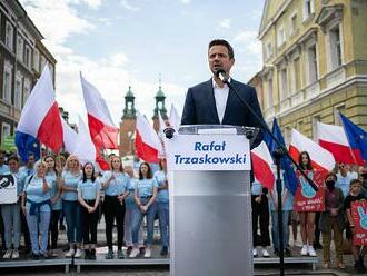 Chcete mít pod stromečkem Tuska, nebo Kaczyńského, zjišťoval polský list